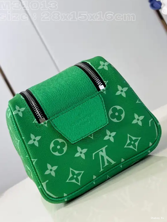 VUITTON LOUIS KIT -28*15*16.5CM DOPP 0515